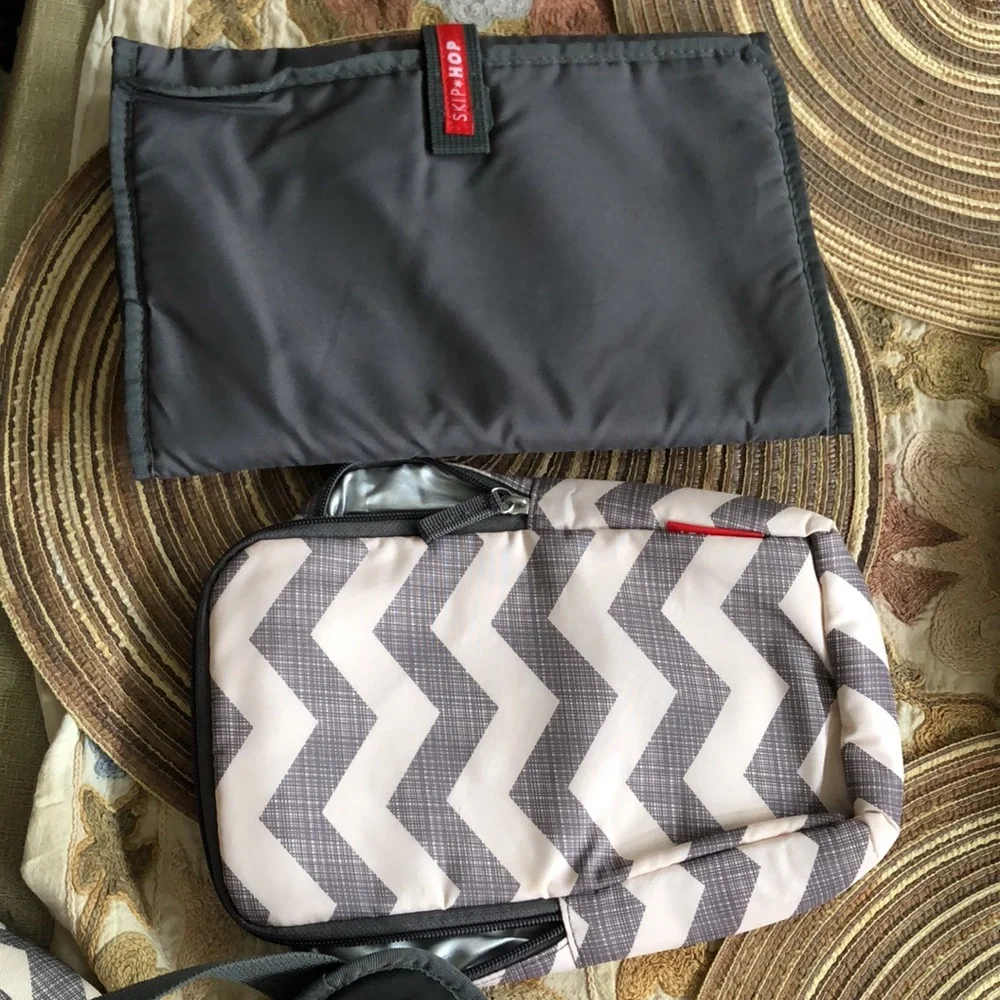 Skip Hop Diaper Bag Chevron White & Gray Changing Pad Shoulder Strap!